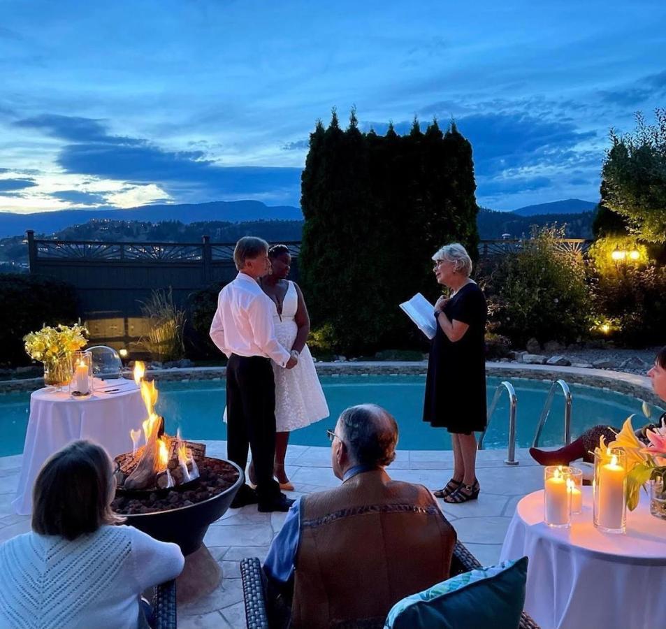 A Vista Villa Couples Retreat Kelowna Eksteriør billede