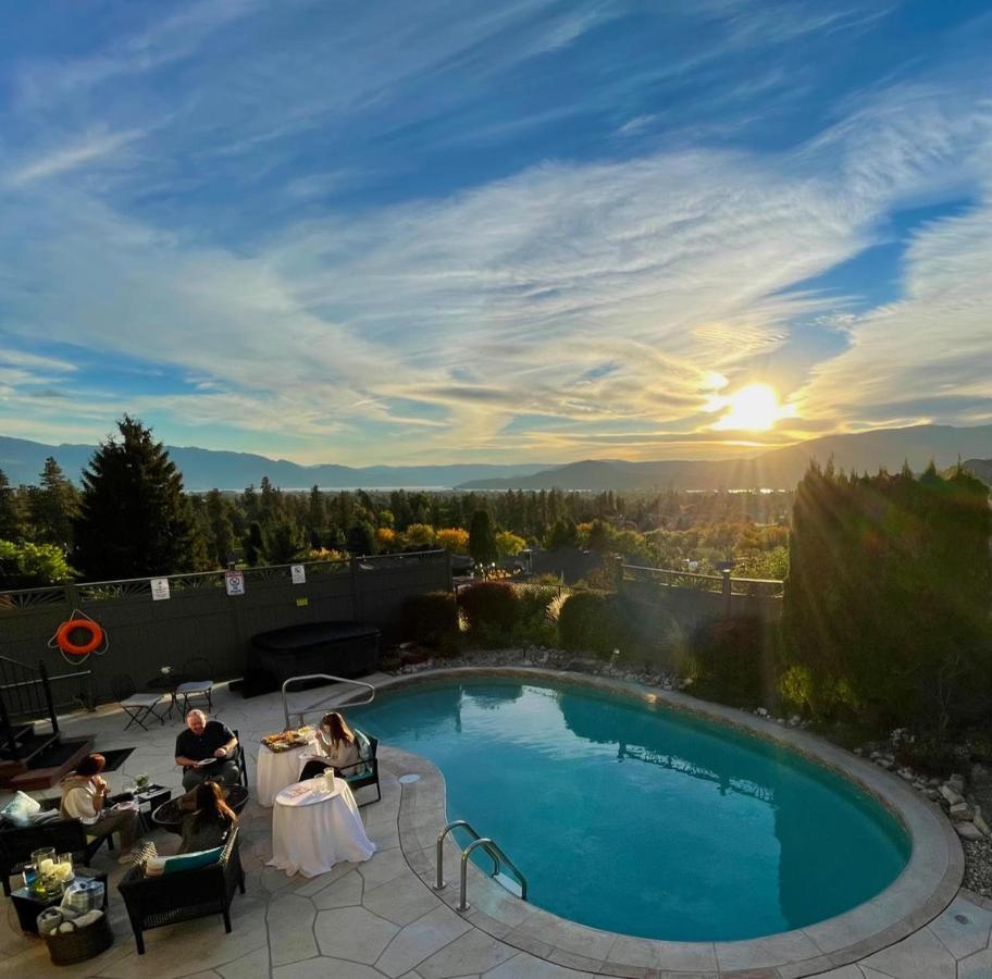 A Vista Villa Couples Retreat Kelowna Eksteriør billede