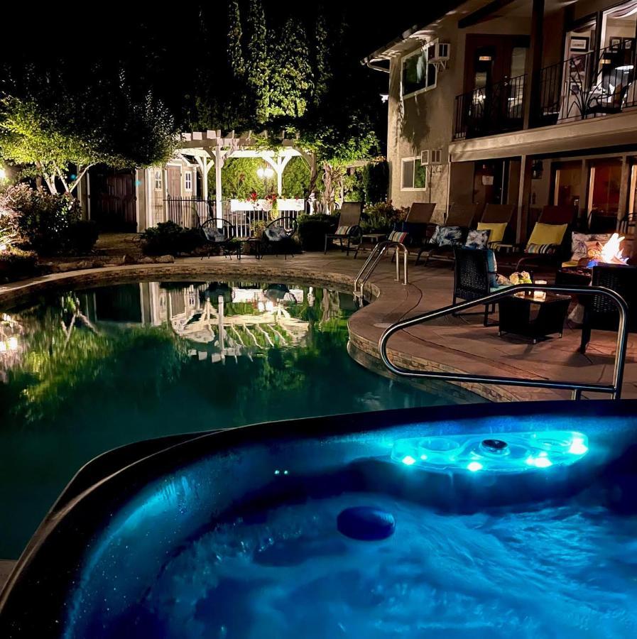A Vista Villa Couples Retreat Kelowna Eksteriør billede