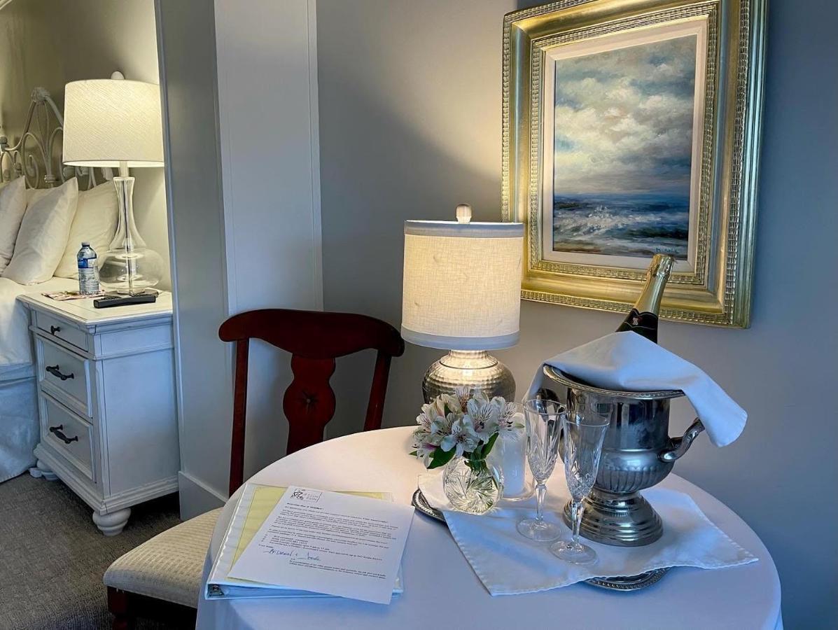 A Vista Villa Couples Retreat Kelowna Eksteriør billede