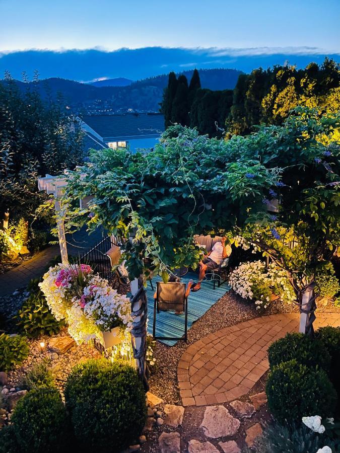 A Vista Villa Couples Retreat Kelowna Eksteriør billede