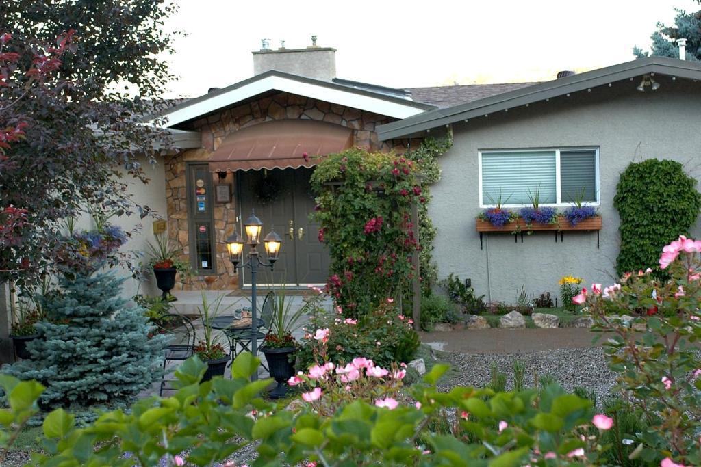 A Vista Villa Couples Retreat Kelowna Eksteriør billede