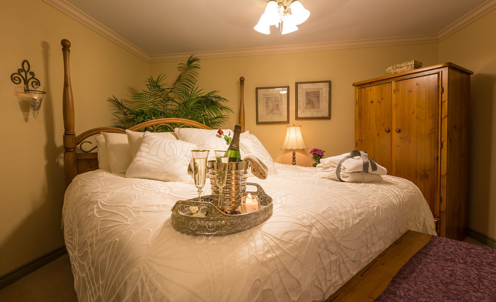 A Vista Villa Couples Retreat Kelowna Eksteriør billede