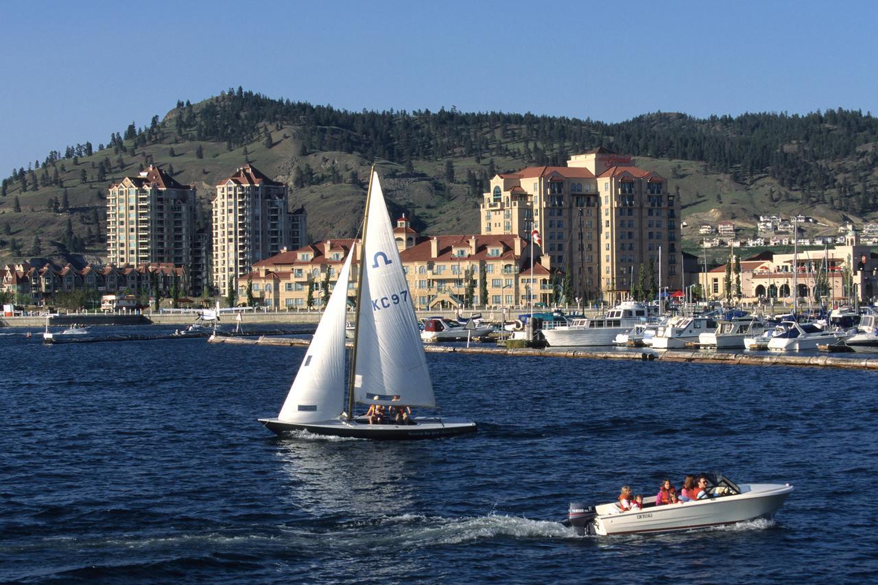A Vista Villa Couples Retreat Kelowna Eksteriør billede