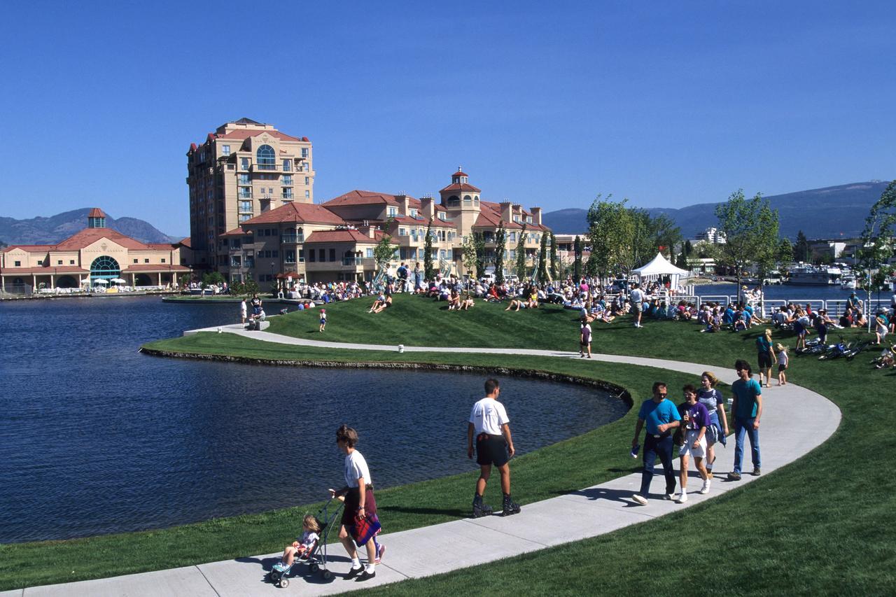 A Vista Villa Couples Retreat Kelowna Eksteriør billede